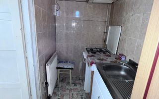 Casa de vanzare cu 3 camere, zona Schit - Poză 5