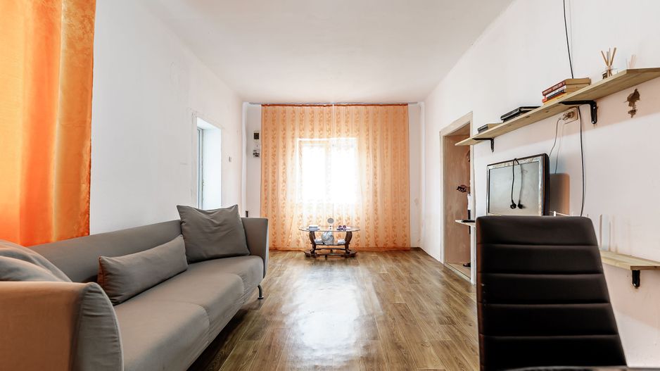 Ofertă rară! Casă cu teren generos în Poltura! - Poză 6