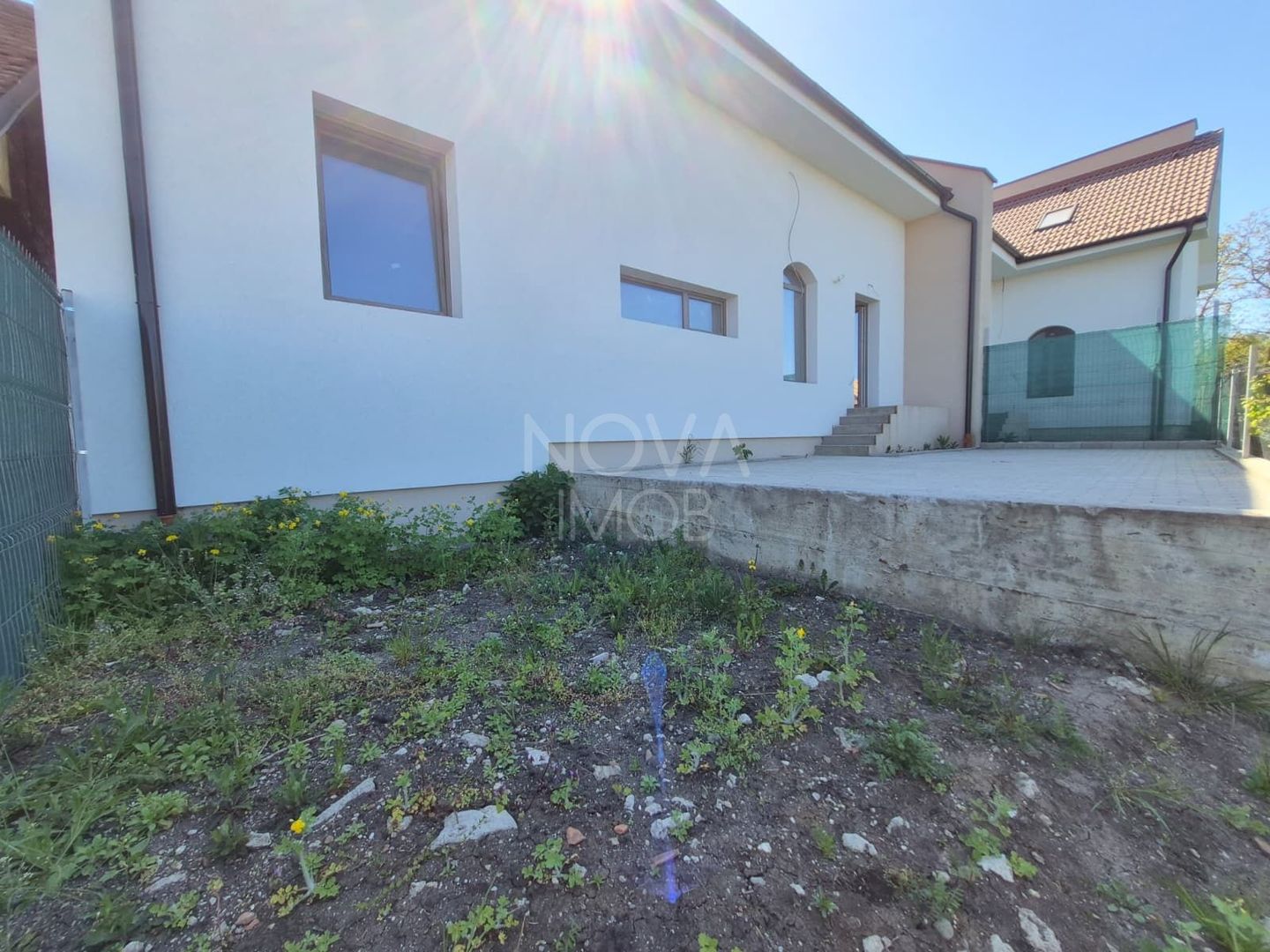 Casa generoasa cu 7 camere, 3 bai, dressing si parcare – Sura Mica - Poză 4