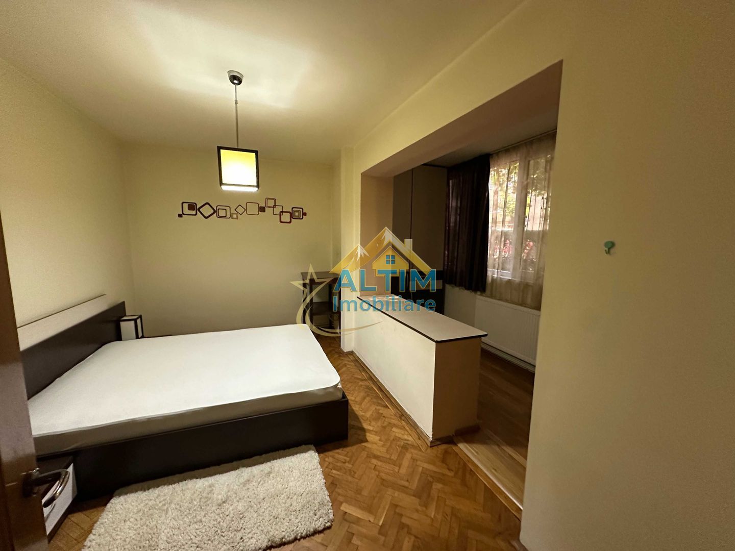 Apartament 3 camere în zona Spitalului Județean - de vânzare - Poză 1