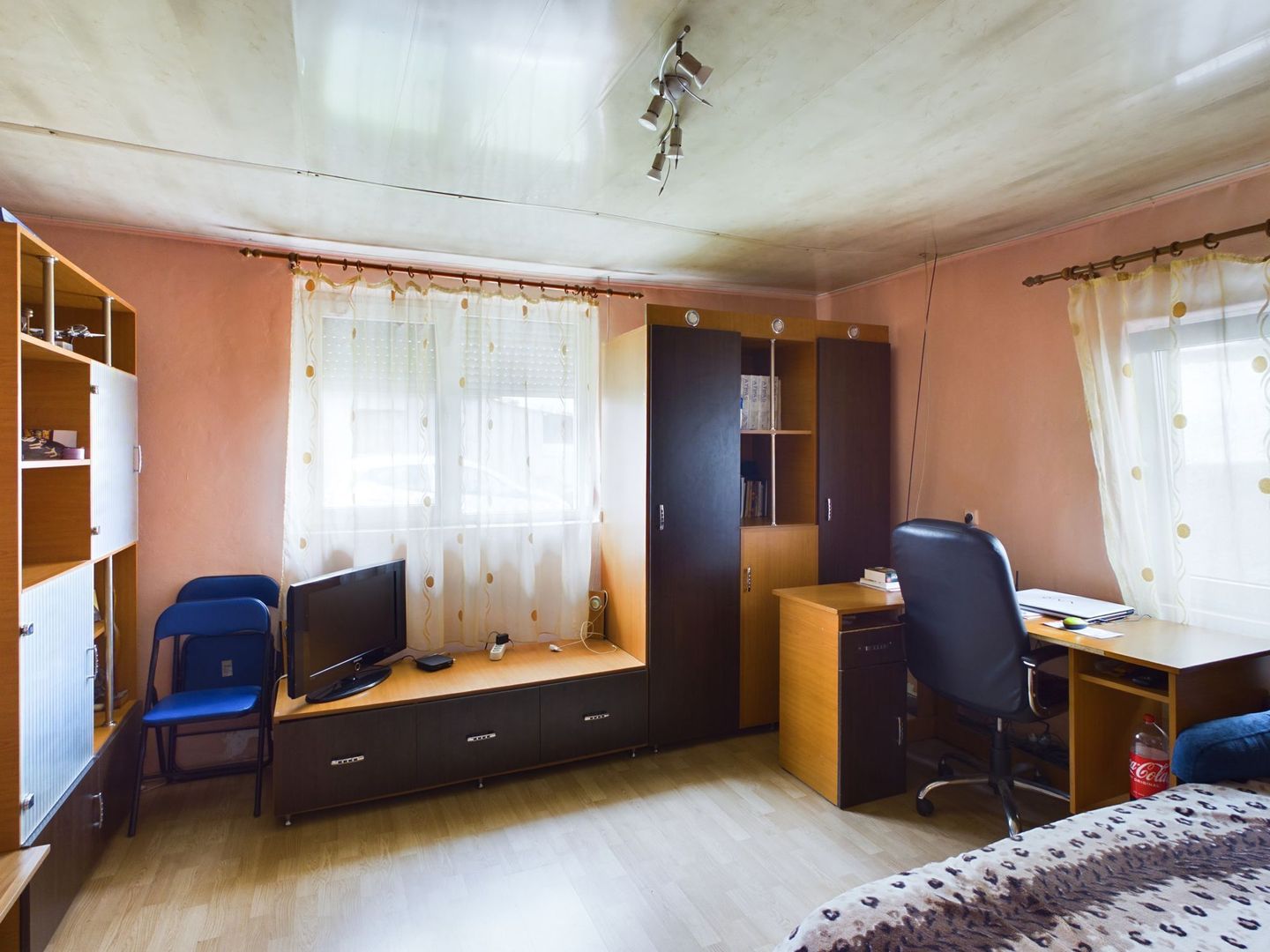 Casă cu 4 camere în Bujac. - Poză 5