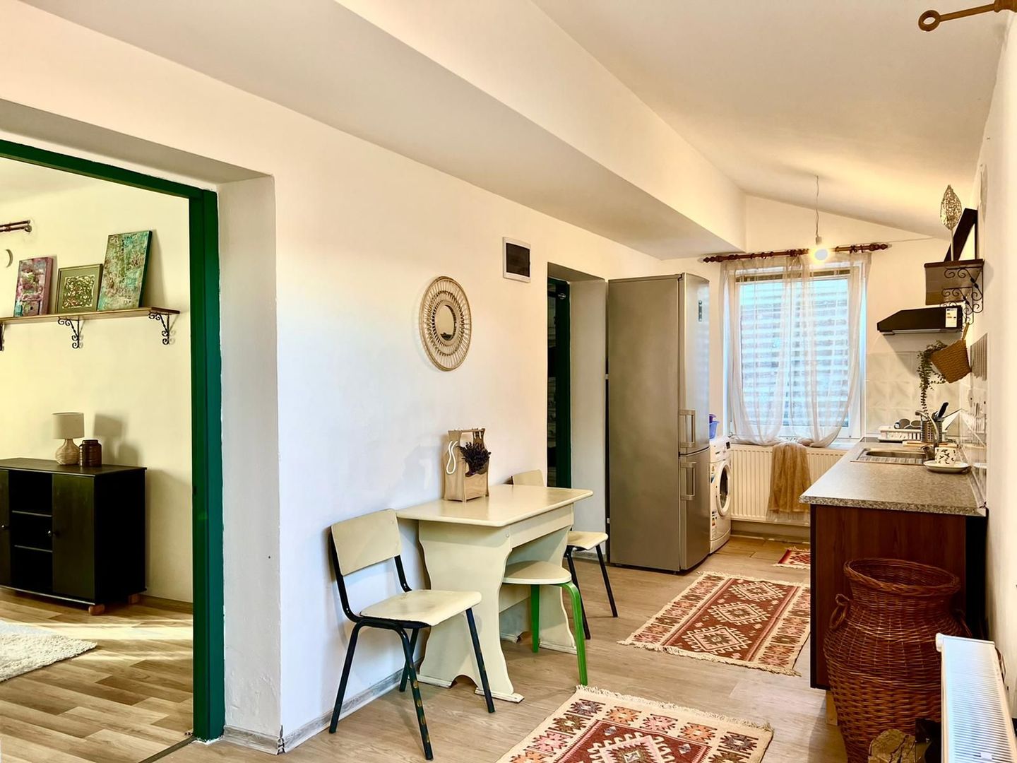 APARTAMENT 2 CAMERE LA CURTE COMUNA - Poză 1