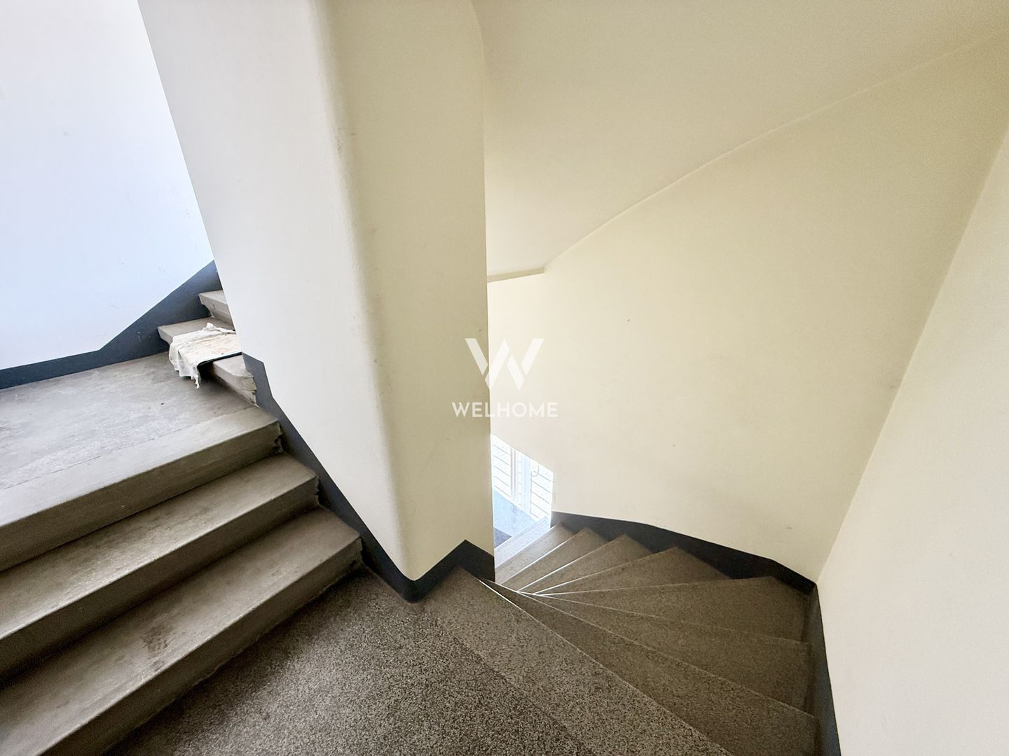 Apartament mobilat si utilat complet, zona centrala, 4 camere, 2 bai - Poză 4