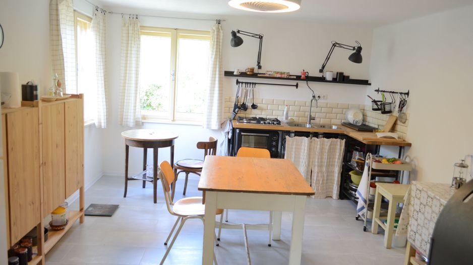Casa renovata la tara complet mobilata si utilata - Poză 4