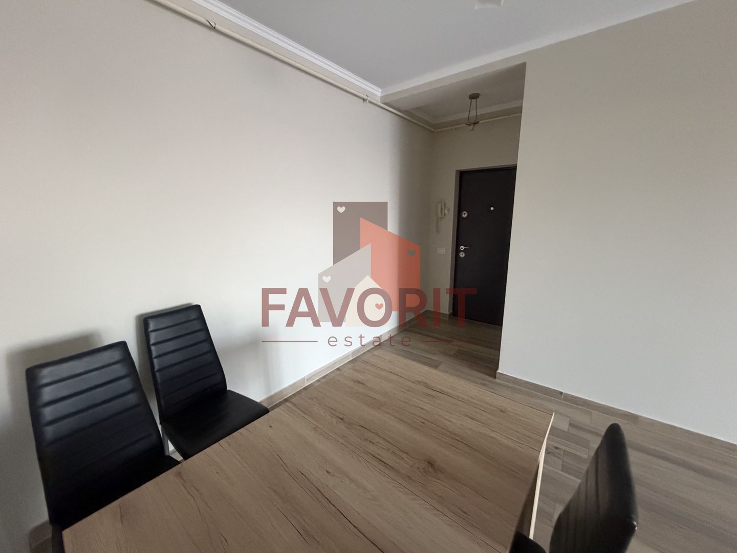 Bucatarie inchisa. Curte proprie. Cu 2 bai - Poză 13