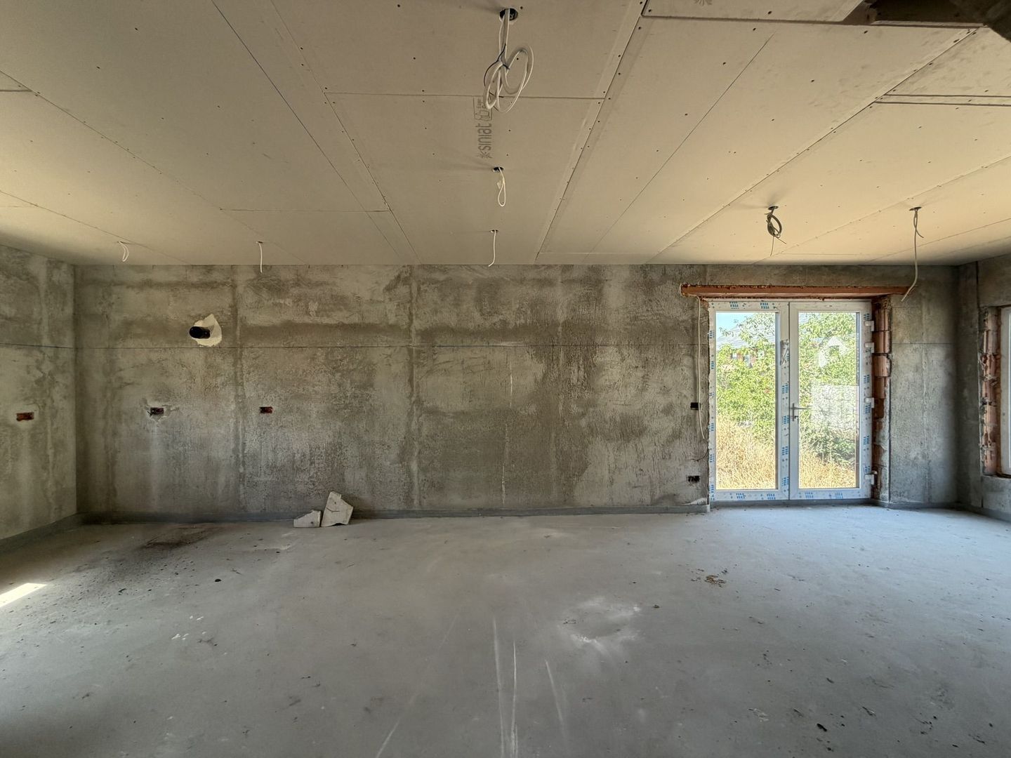 Casa la gri, 4 dormitoare, 3 bai, teren 400 mp - Poză 8