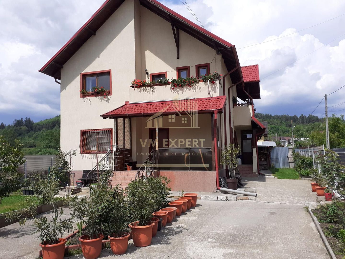 VILA 6 CAMERE, TEREN 690 MP, CAMPULUNG - Poză 1