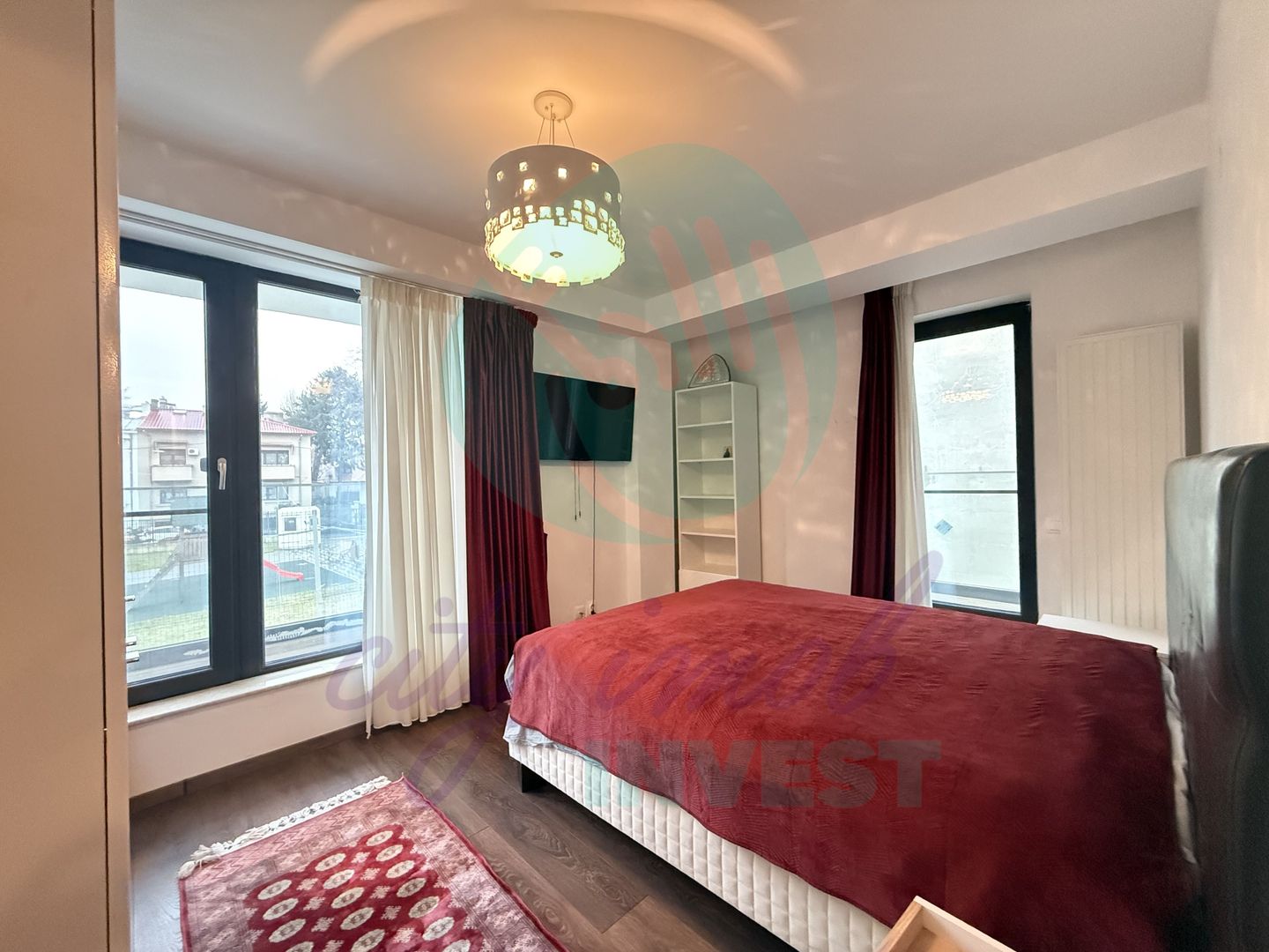 3 camere intr-o cladire cu arhitectura deosebita - Poză 1