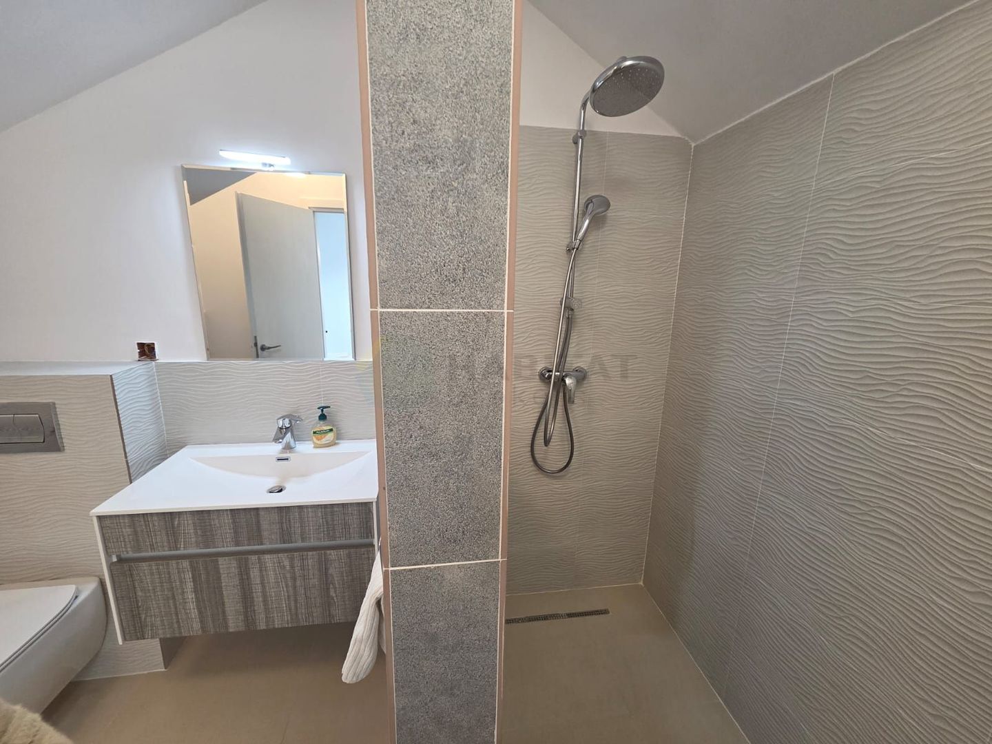 Vilă tip duplex cu mansardă, piscină și design modern – Tunari - Poză 35