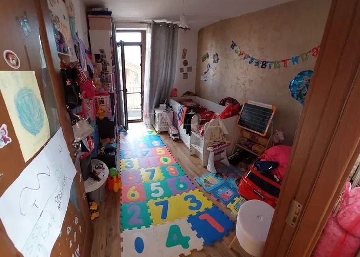 De vanzare apartamnet 3 camere in Dambul Rotund. - Poză 1