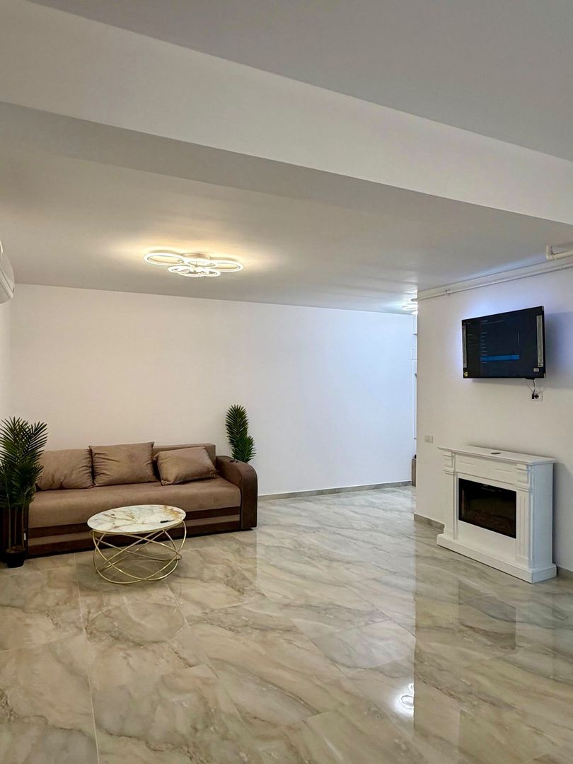 Apartament 2 camere de vanzare Tomis Plus doua locuri parcare - Poză 1