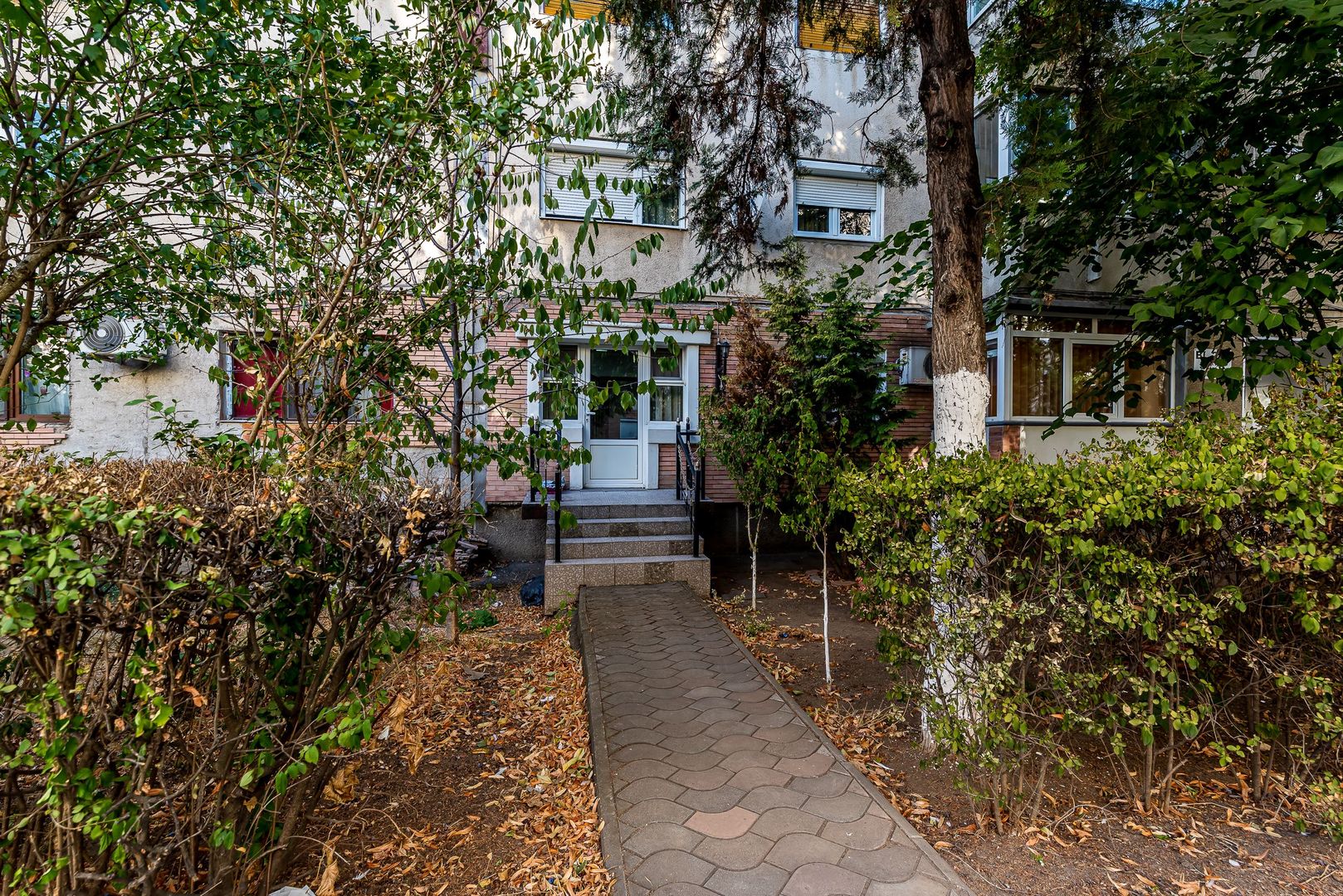 Apartament 4 camere la parter, acces direct din stradă in Micalaca - Poză 2