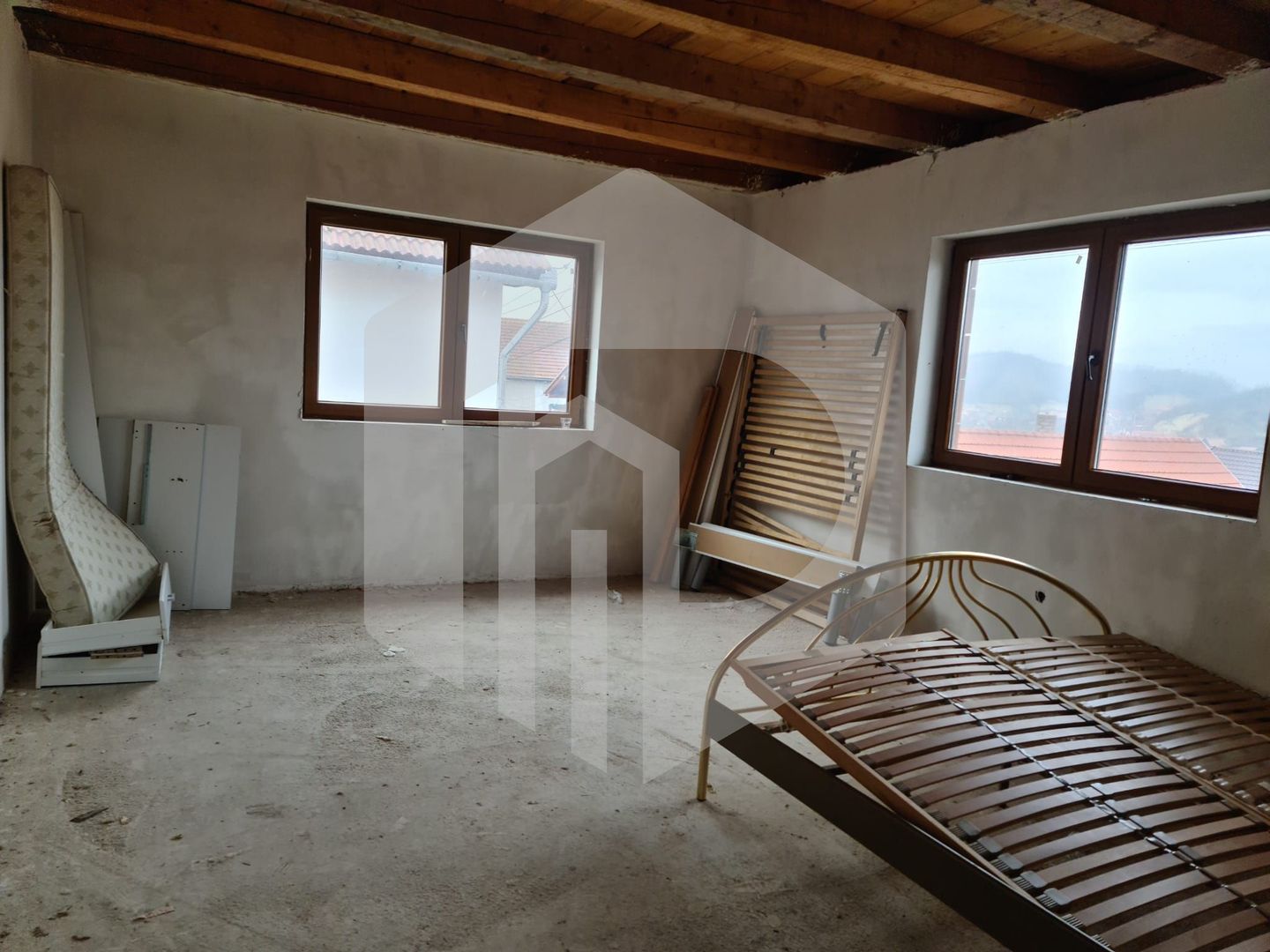 Casa pretabila pentru inchiriere | 7 camere | 290 mpu | Ocna sibiului - Poză 6