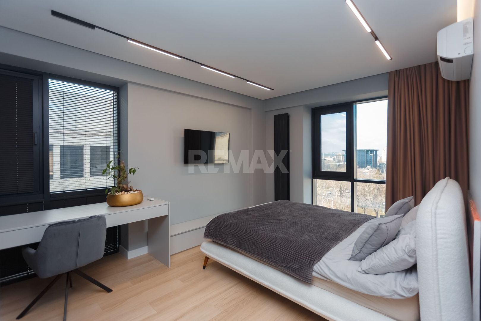 De închiriat apartament, 2 dormitoare, str. Teatrală 3, Centru. - Poză 3