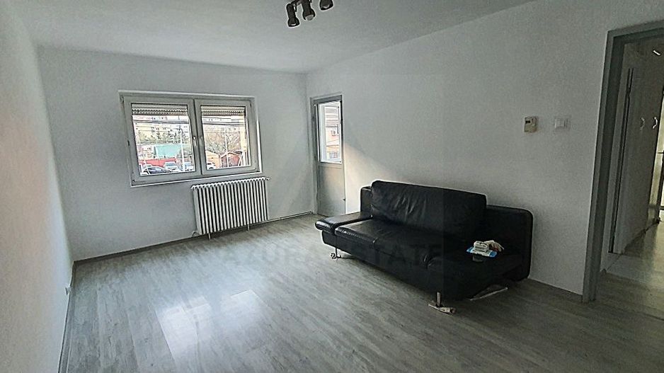 Apartament 2 camere etaj 1 balcon inchis pe Semaforului - Poză 1