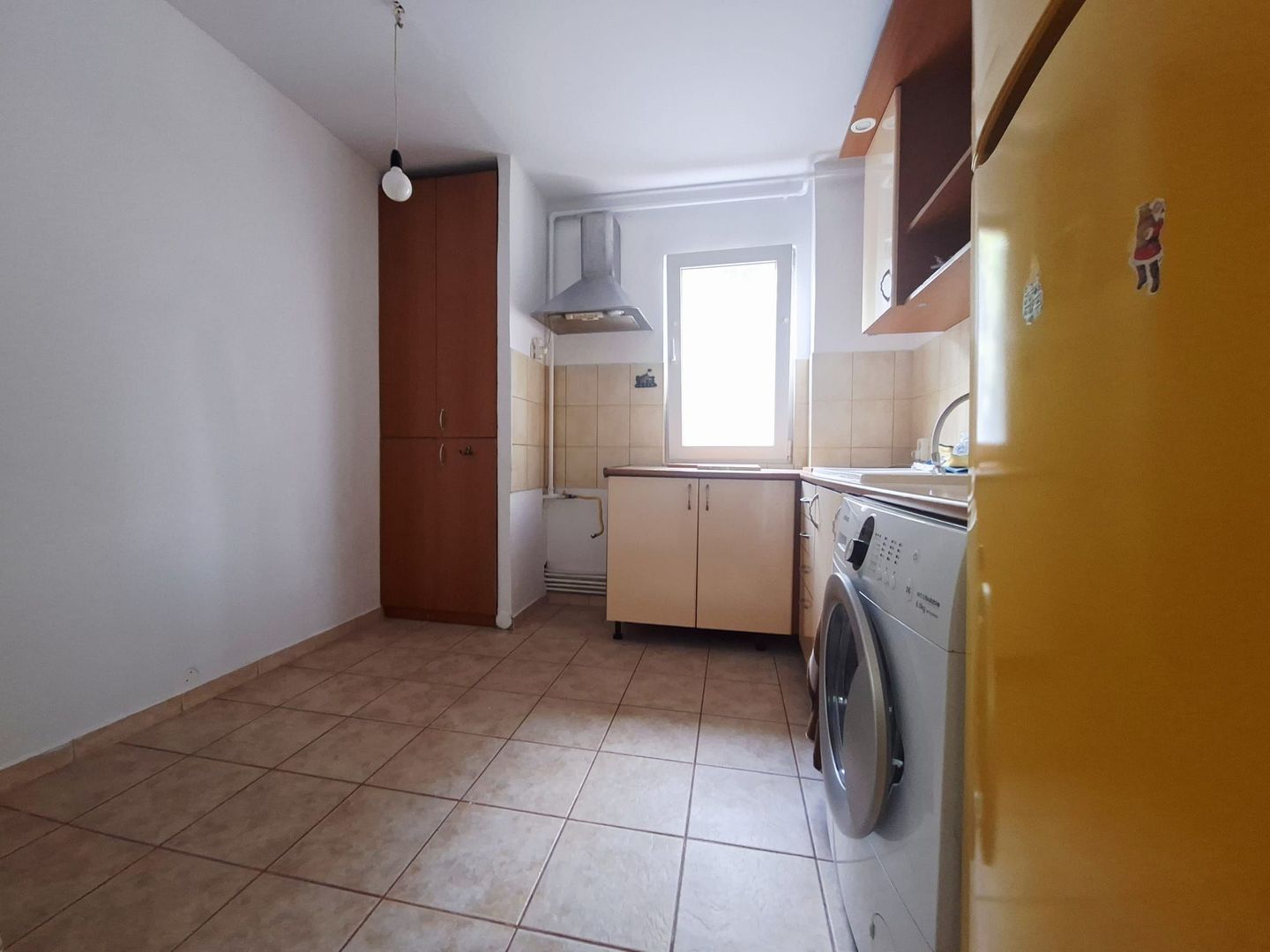 Apartament cu 3 camere, zona Piața Astra, etaj 1 - Poză 2
