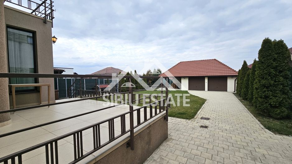 Casa individuala garaj pivnita curte mare - Poză 2