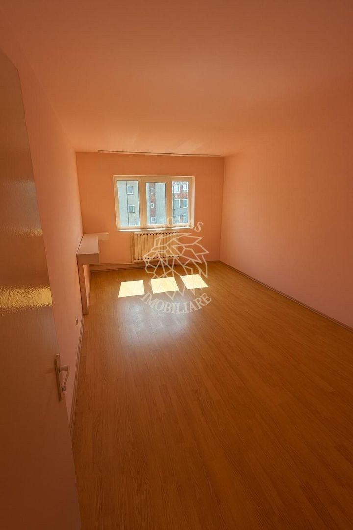 Oferta! Apartament decomandat 2 camere-balcon-investitie-Central - Poză 1
