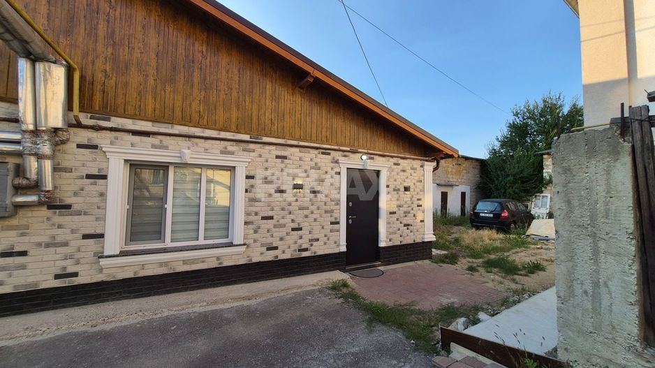 Chirie apartament la sol Centru, Mun. Chișinău - Poză 1