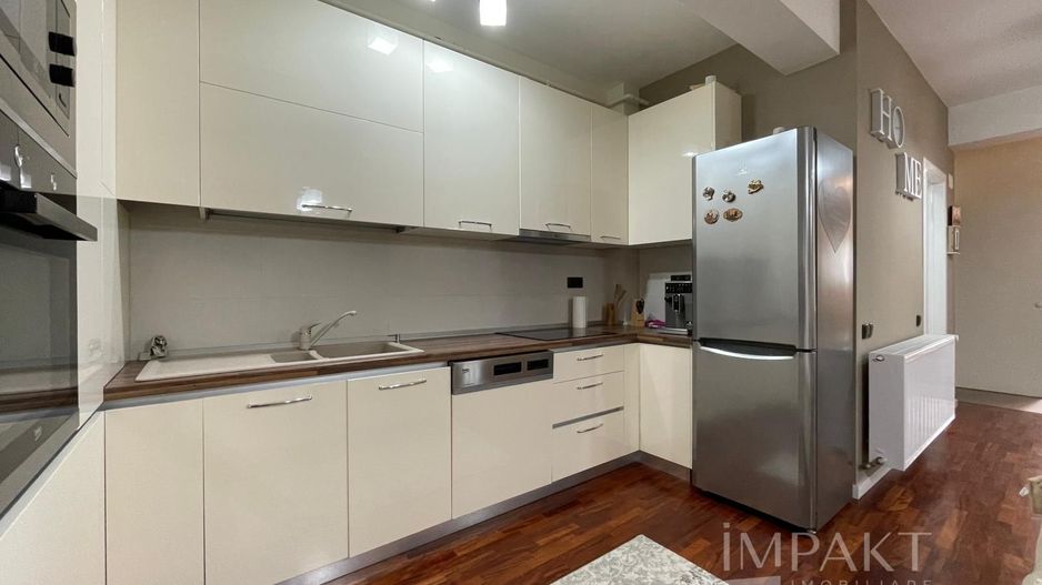 Apartament lux,  prima inchiriere-  4 camere + 2 locuri parcare - Poză 15