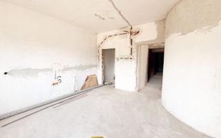 Casă la rosu cu teren generos de vânzare aproape de Intim - Poză 4