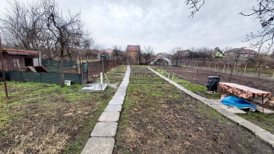 Casa de vanzare cu teren generos - Poză 15