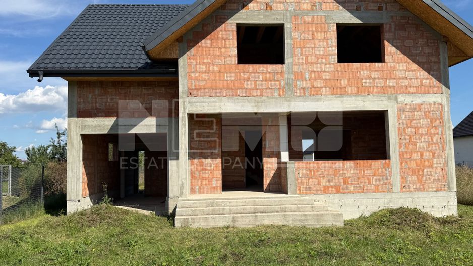 Casă de vânzare la roșu  | 220 mp | 1.200 mp teren - Poză 1