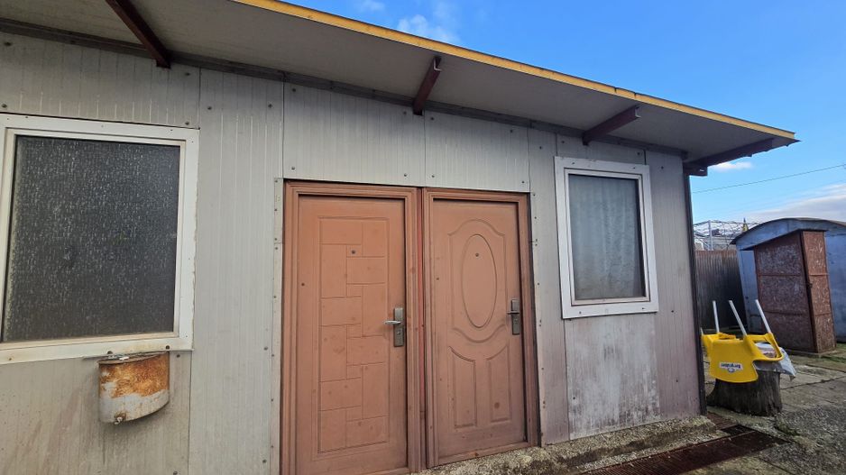 Se oferă spre vânzare / închiriere clădire cu spațiu comercial - Poză 21