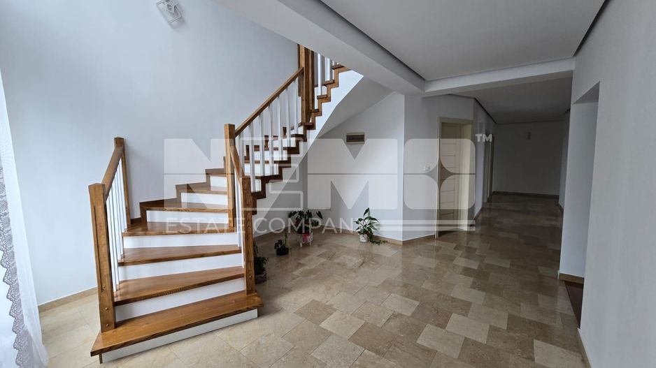 Casă spațioasă la 650000 de euro I Volovăț - Poză 13