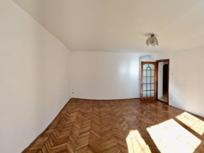 Apartament cu 4 camere, 95 mp utili, pretabil birou, cu garaj, in zona Girocului - Poză 1