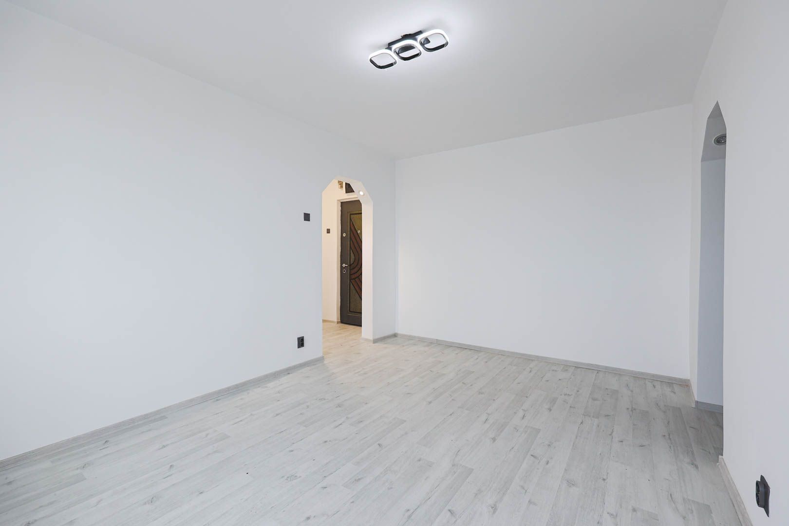 Apartament 2 camere, renovat și disponibil imediat în Fortuna/Vlaicu - Poză 1