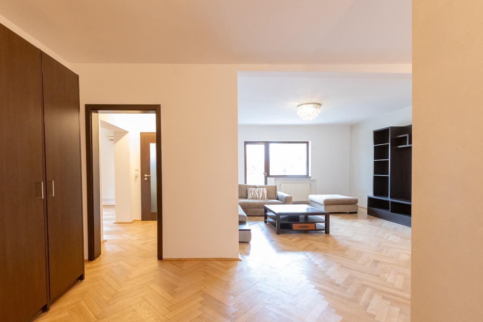 Apartament spatios cu garaj in zona Bogdanesti - Poză 3