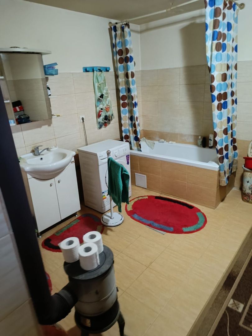 De vînzare casă cu 5 camere, sat Apoș, com. Bârghiș, jud. Sibiu - Poză 8