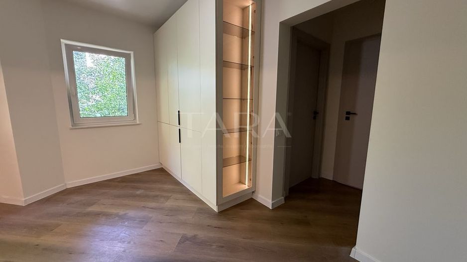 Apartament cu 3 camere, 60 mp, renovat, încălzire în pardoseală. - Poză 2