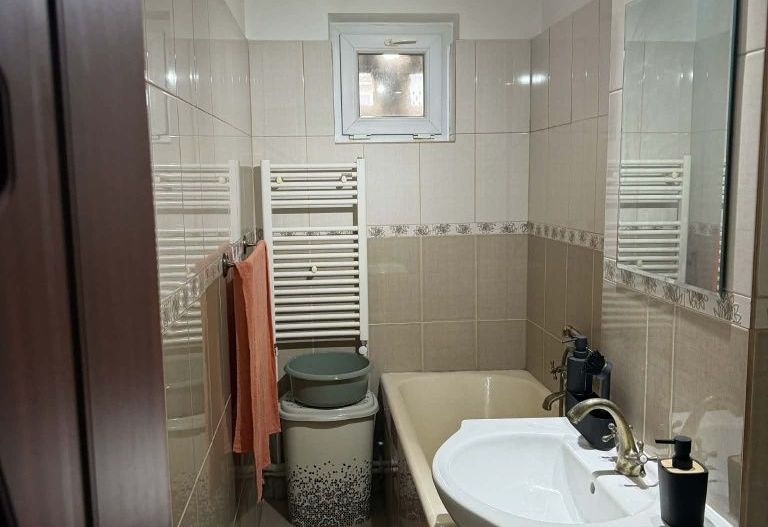 Apartament cu 3 camere- Craiovita Noua - Poză 5