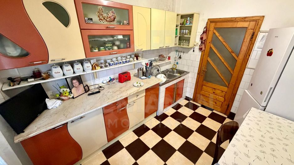 4 camere decomandate - Craiovita Noua - etaj 2 cu 2 bai - bloc 1982 - - Poză 3