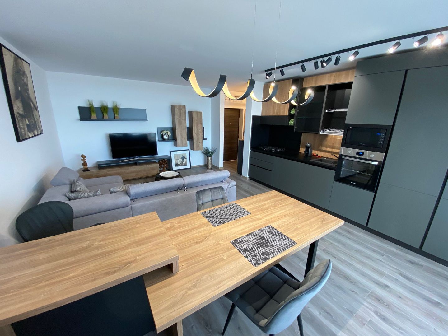 Apartament cu 2 camere de închiriat în zona Buziasului - Poză 1