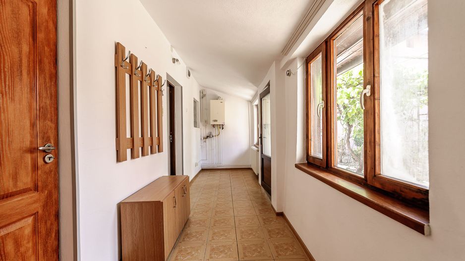 Vandut Casa cu teren generos la pret de apartament in Gradiste - Poză 6