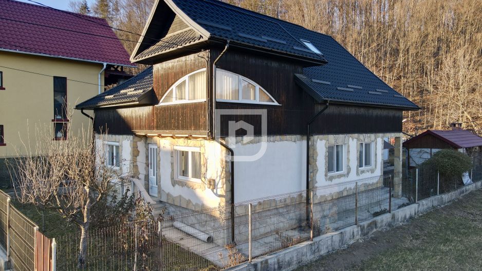 Casa de vacanta spatioasa de vanzare 6 dormitoare in Gura Humorului - Poză 1