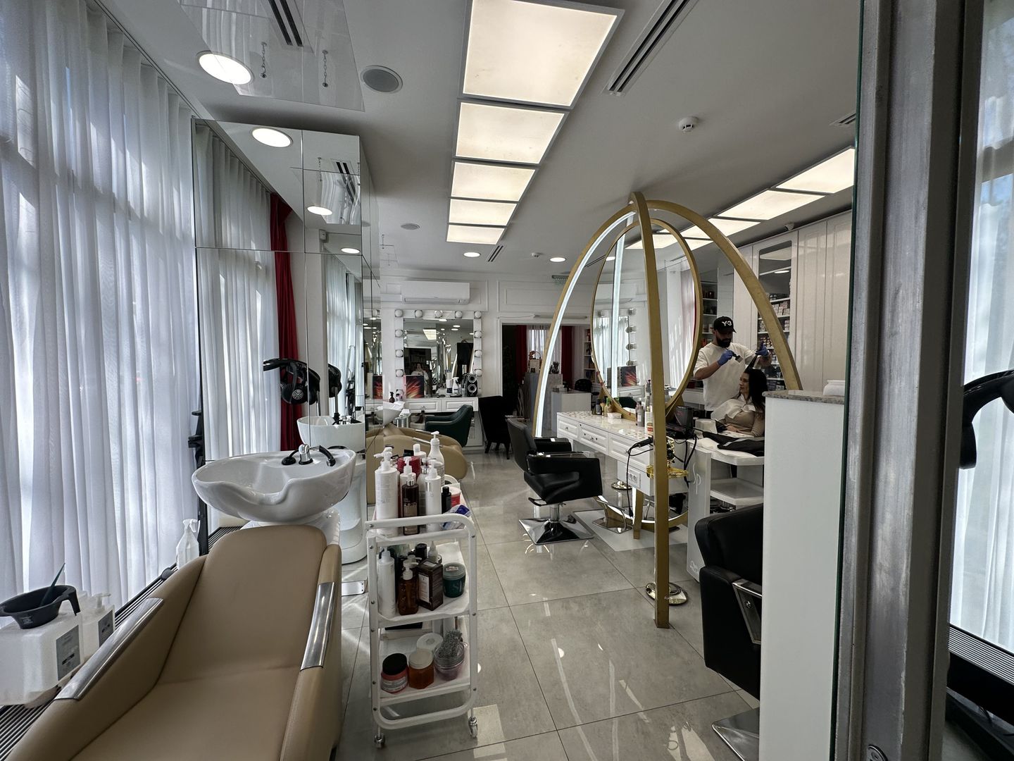 INCHIRIERE SALON HERASTRAU I UTILAT MOBILAT COMPLET - Poză 1