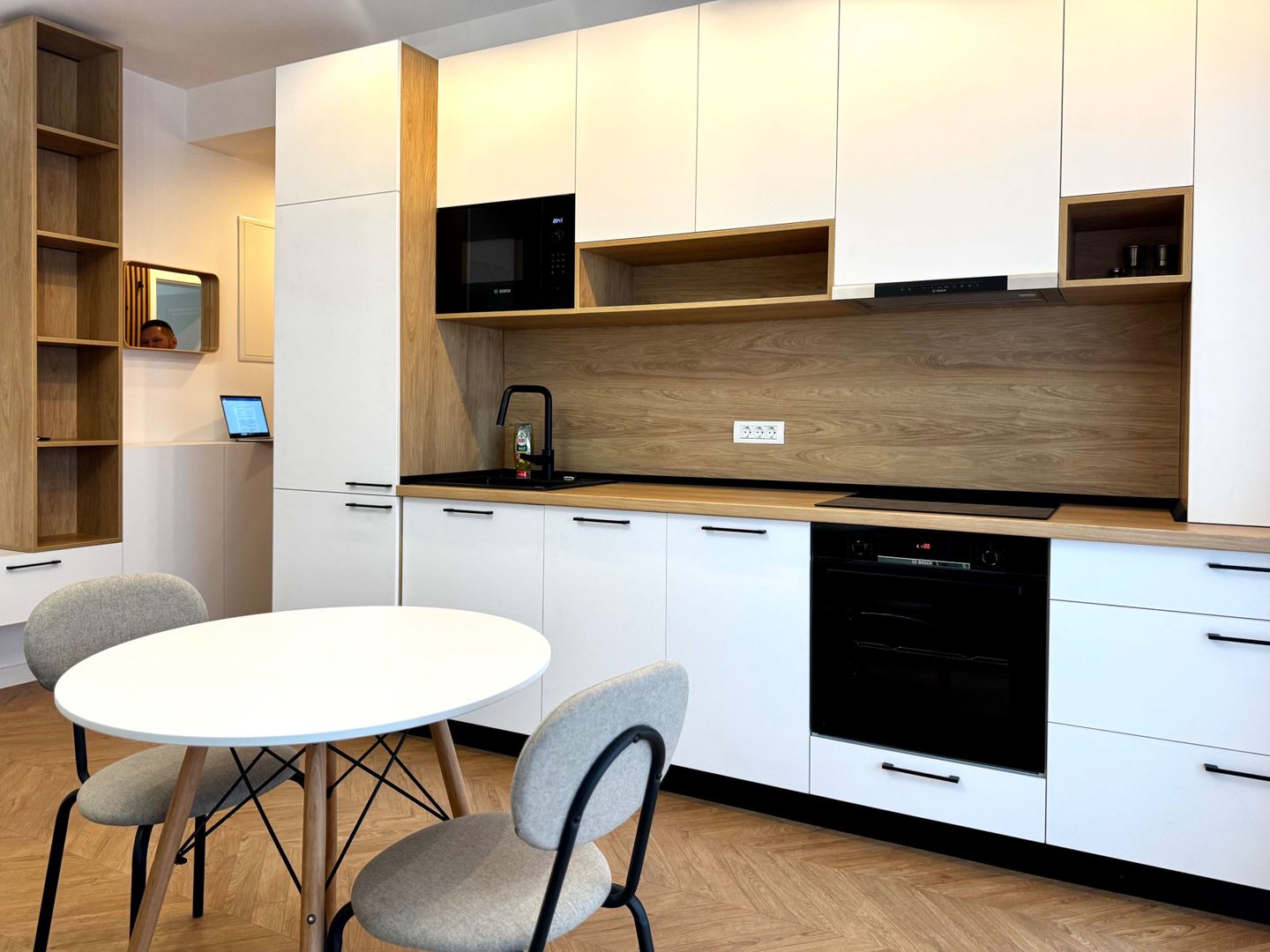 Apartament cu 2 camere, la prima închiriere, primitor si elegant - Poză 8