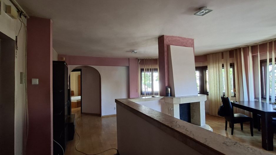 Apartament cu 3 camere - zona semicentrala - Poză 3