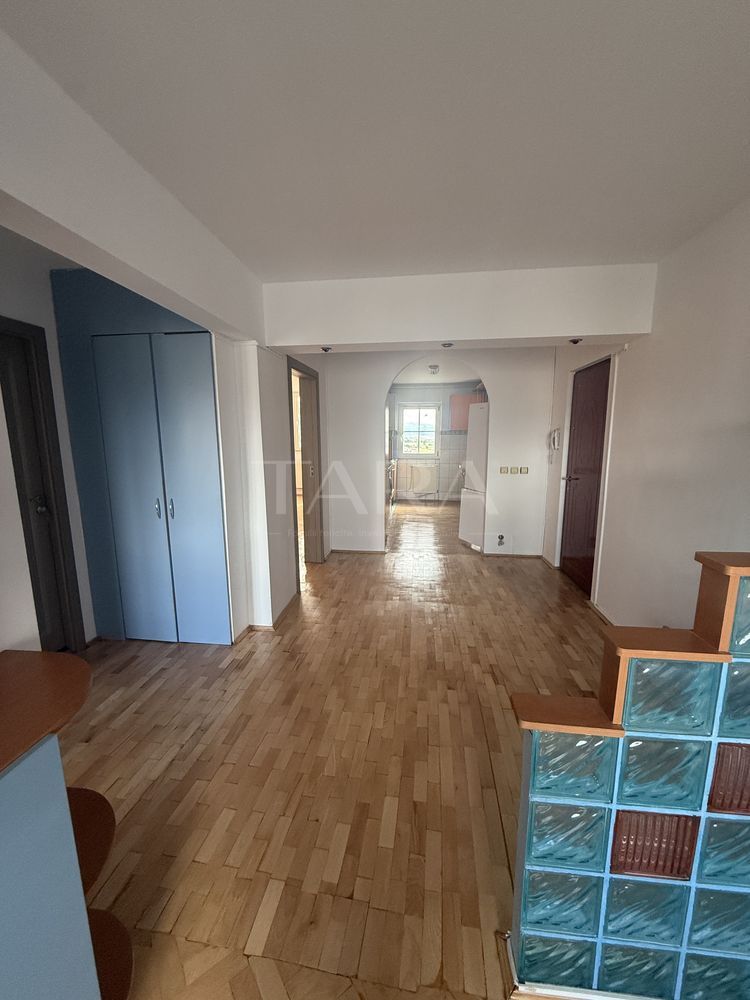Apartament 3 camere renovat – etaj superior, lumină naturală excelentă - Poză 3