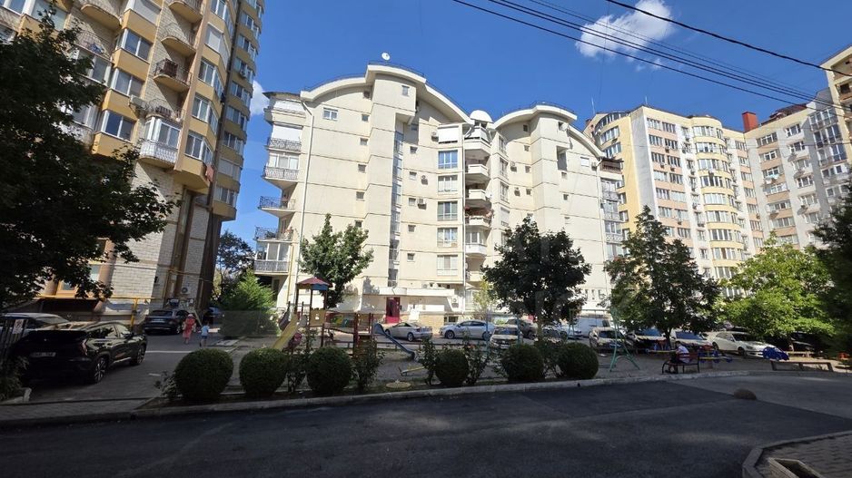 Vânzare, apartamnet 4 camere + living, str. Alba Iulia, Buiucani - Poză 2