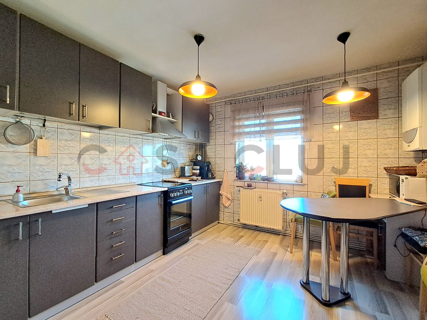 4 camere, 2 balcoane,2 Bai , parcare – zona Piața Flora!! - Poză 1