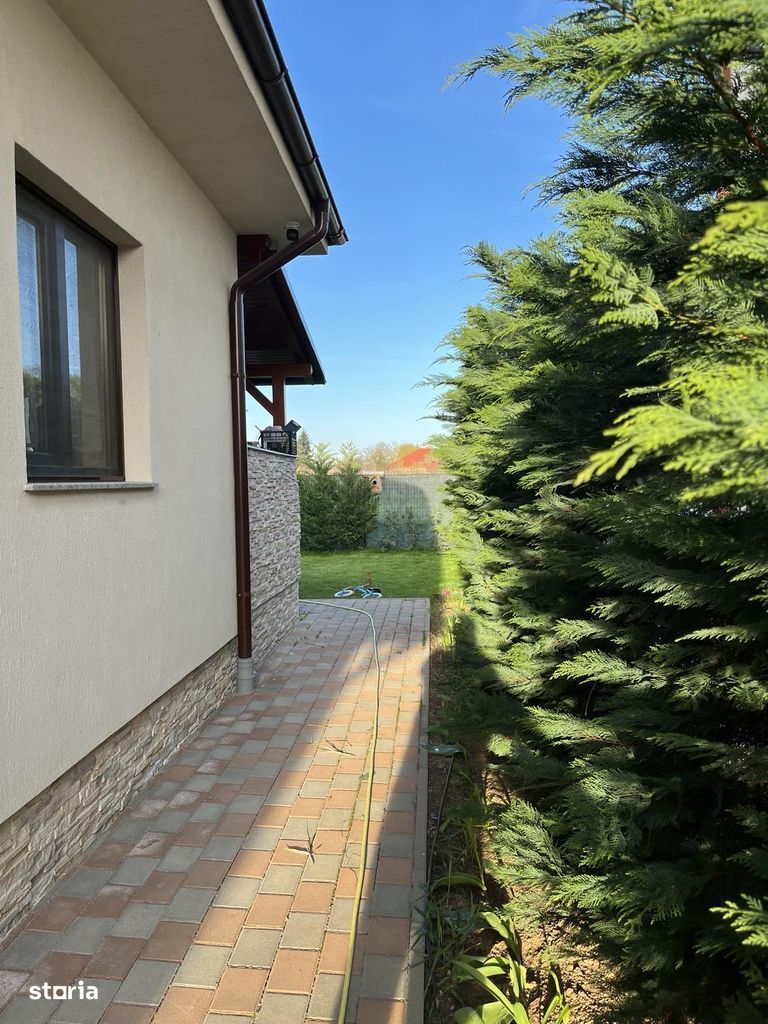 Casă modernă, Zona Dara, garaj, curte amenajată, panouri solare! - Poză 2