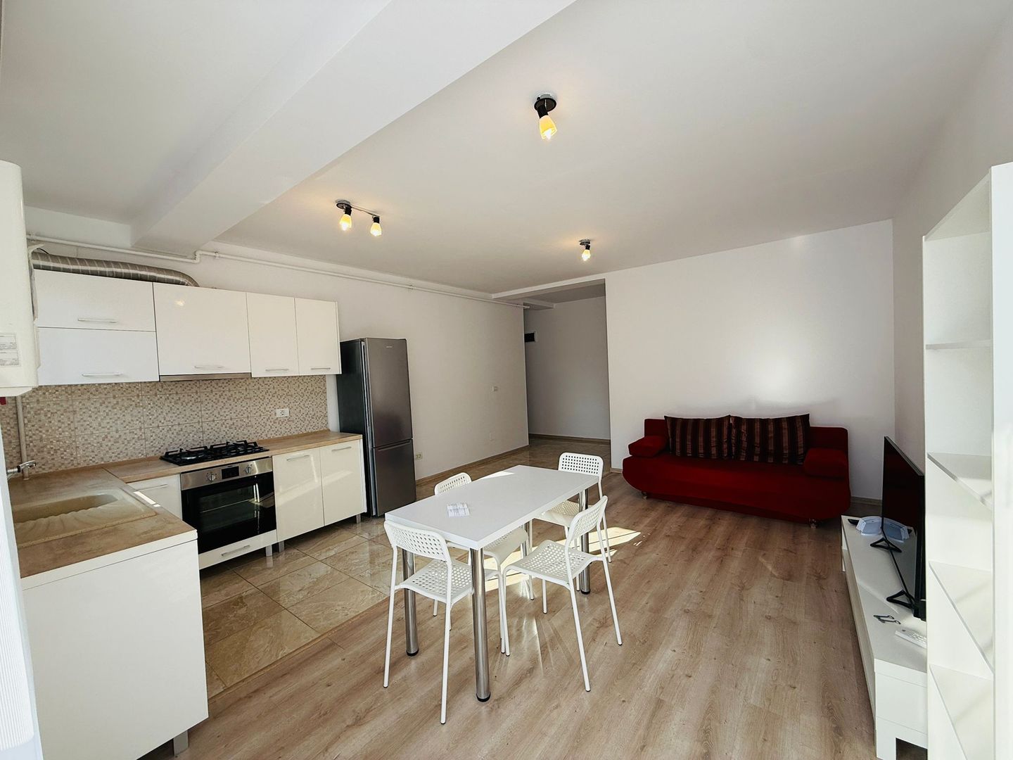 Giroc-Esso | 2 Camere | Etaj intermediar | Mobilat si Utilat | Loc de parcare - Poză 1