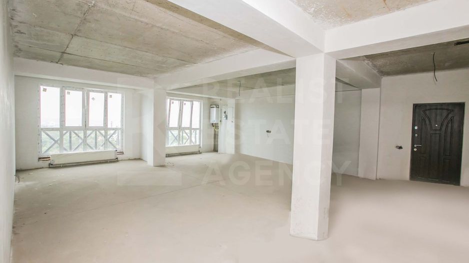 Apartament spațios cu 3 camere pe str. Trandafirilor - Poză 2