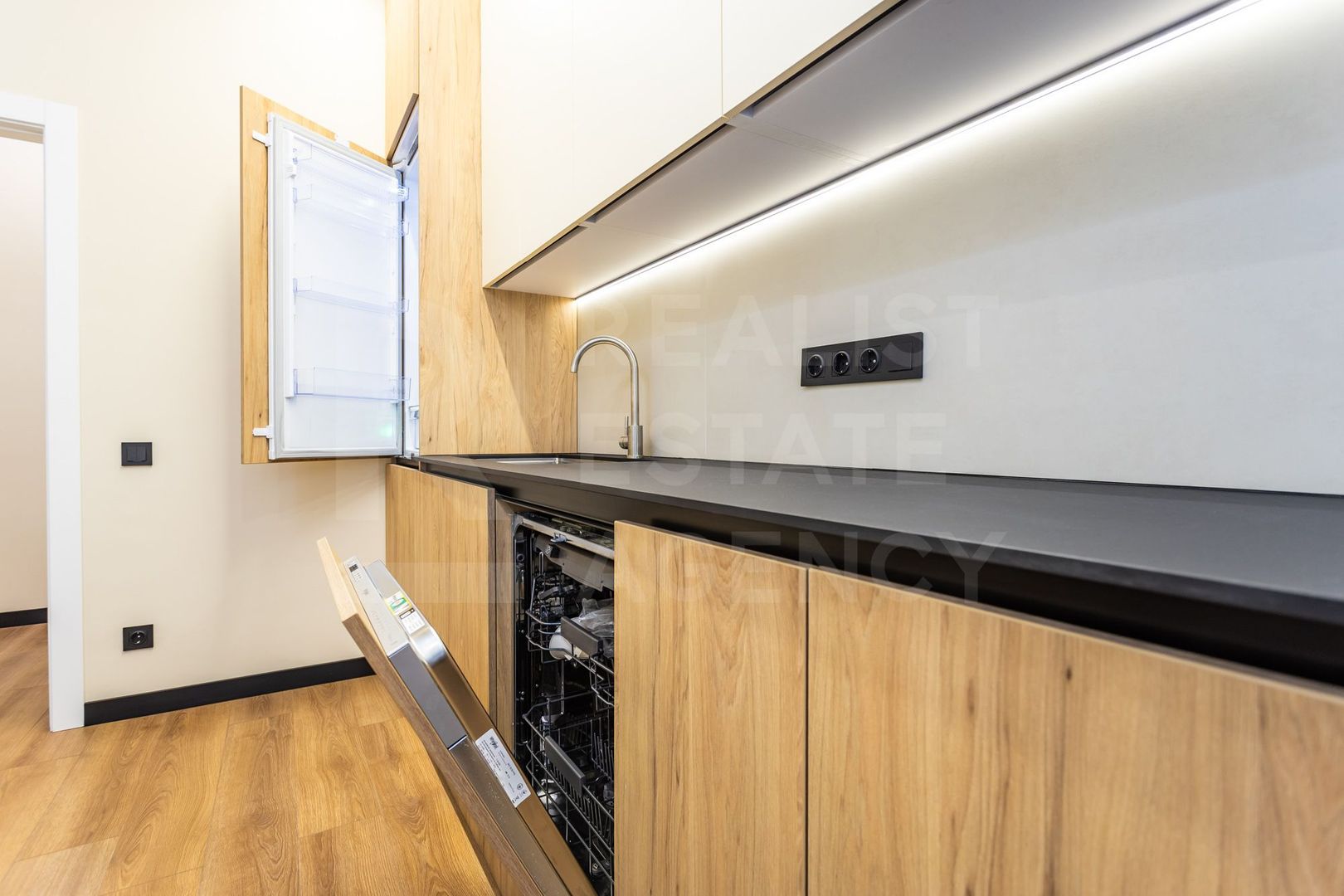 Vânzare, apartament, 1 cameră, strada Miorița ,Centru. - Poză 3