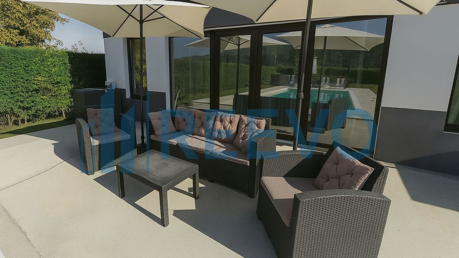 Proprietate Premium cu Două Case și Piscină în Hemeiuș - Poză 18